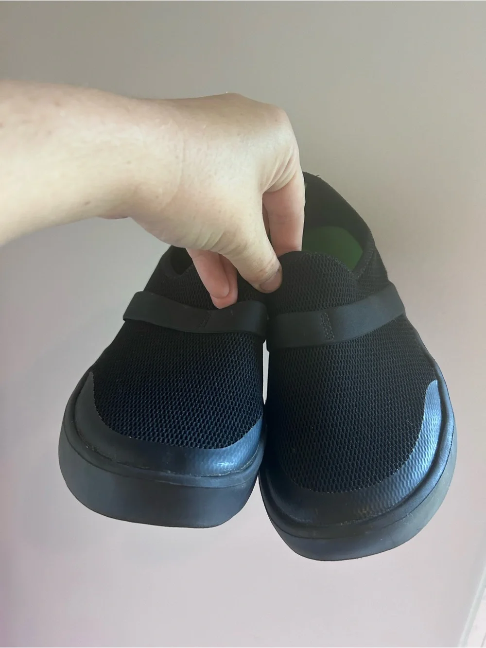 OOFOS Oomg Recovery Slip On Shoes